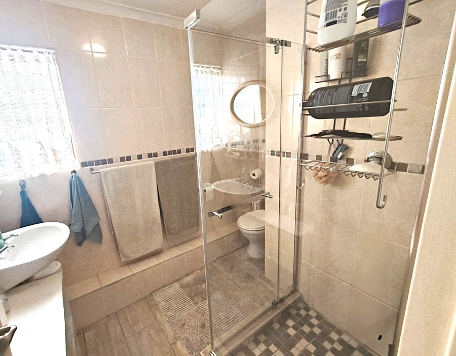 2 Bedroom Property for Sale in Gordons Bay Central Western Cape
